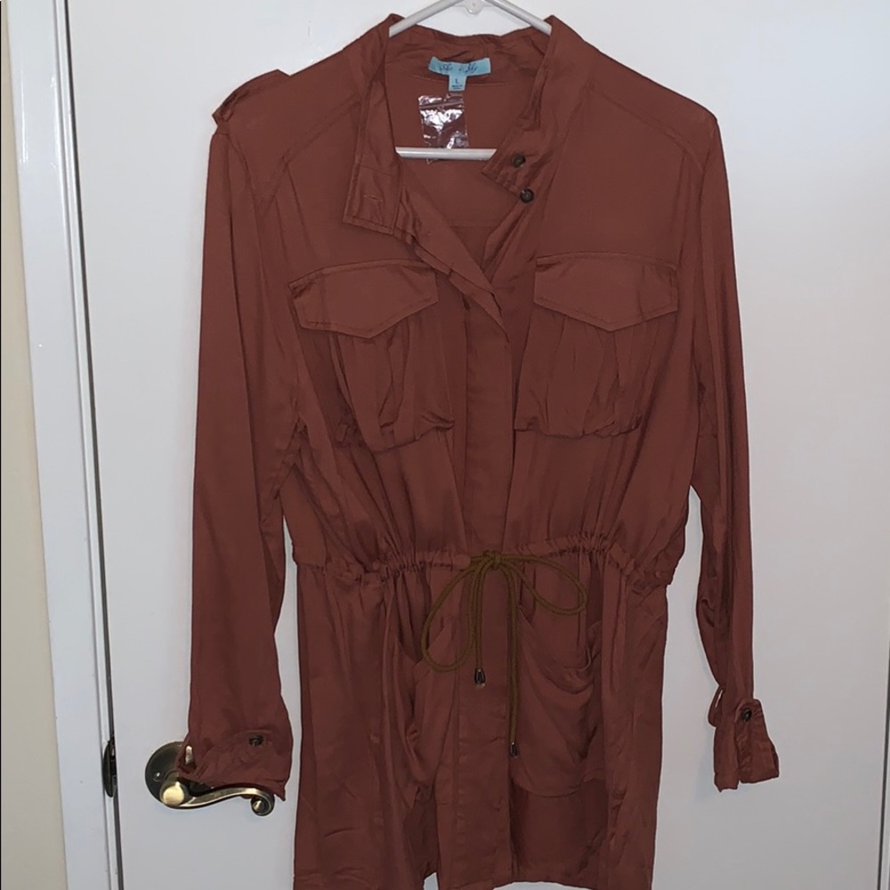 NWT Button Front Utility Top - Picture 3 of 3